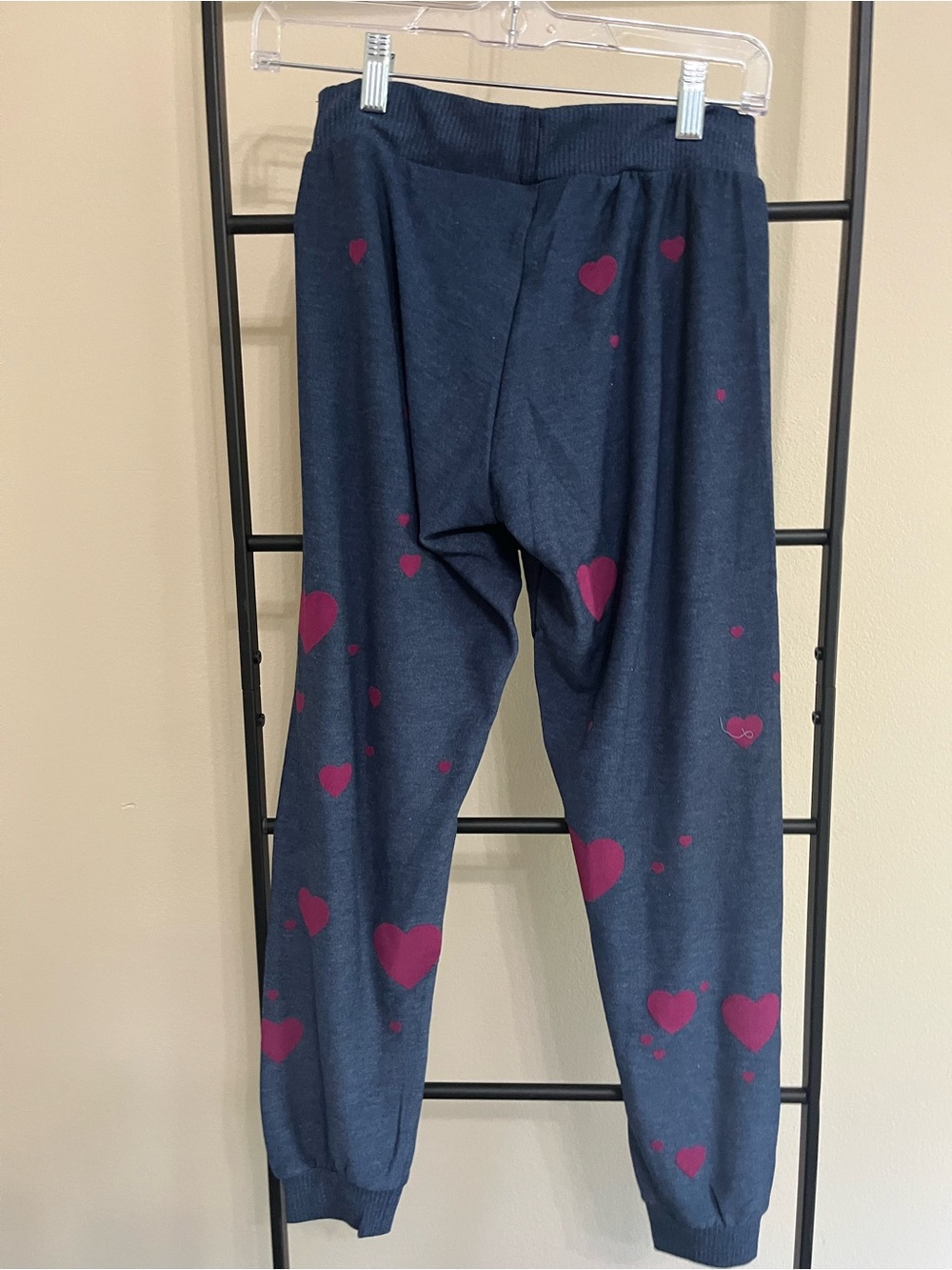 Chaser Avalon Vintage Wash Pink Heart Print Joggers Sweatpants Small - Picture 4 of 8